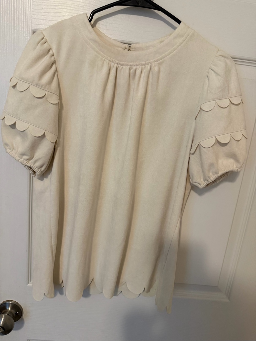 Cream Scalloped Sleeve Short-Sleeve Blouse